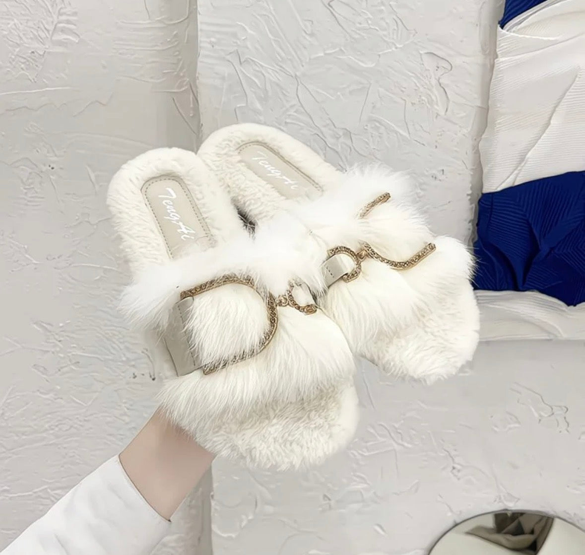 Luxury Slippers Fluffy Chain Buckle Slides – Women's Plush Fur Sandals