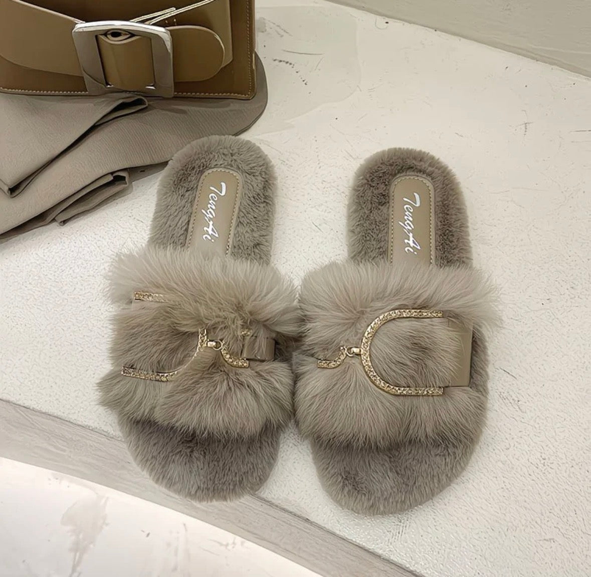 Luxury Slippers Fluffy Chain Buckle Slides – Women's Plush Fur Sandals